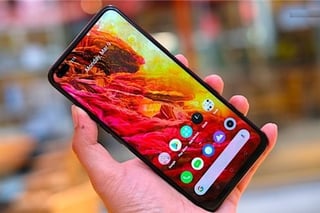 Mua Realme 6 Pro hay mua Samsung Galaxy Note 8 cũ?
