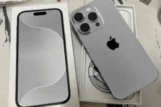 Trên tay iPhone 15 Pro chính hãng: Titanium cầm nhẹ tay, thoải mái
