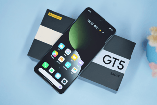 Trên tay Realme GT5 5G chính hãng 240W