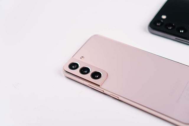 Cụm camera trên Samsung Galaxy S22+.