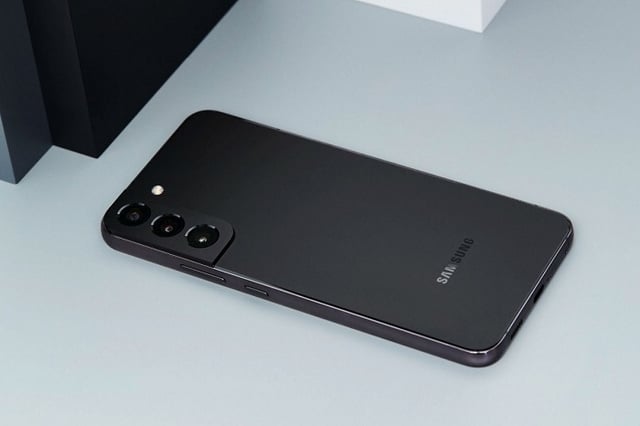 Dung lượng pin 4500mAh, sạc nhanh 45W.