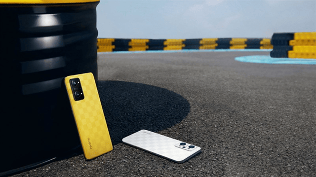 Ngoại hình Realme Q5 Pro ưa nhìn, phong cách trẻ trung.