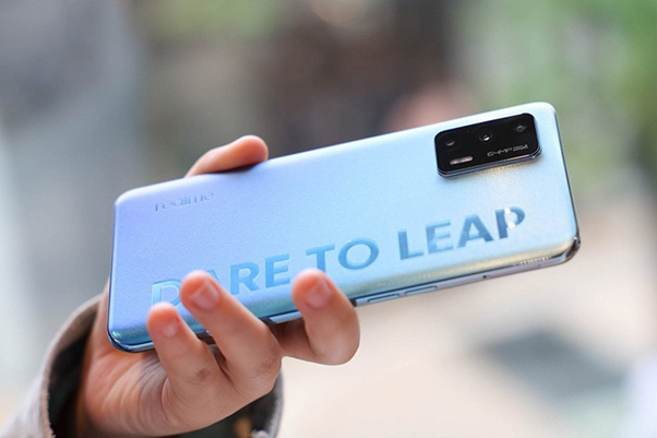 Realme Q3 Pro.