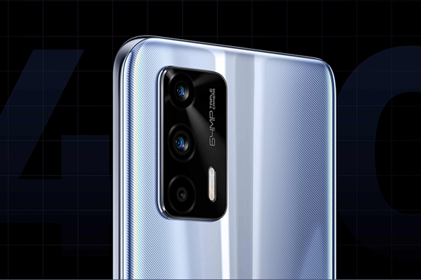 Cụm camera ấn tượng từ Realme GT 5G.