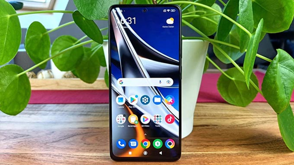 Poco X4 Pro có màn hình lớn 6.67 inch, độ phân giải Full HD+.