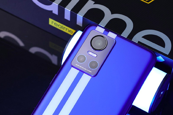 Realme GT Neo 3 trang bị chip xử lý Dimensity 8100.
