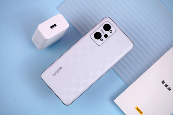 Realme Q5 Pro sở hữu pin 5000mAh, sạc nhanh 80W.