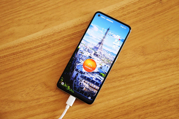 Realme GT 2 cho dải sáng ấn tượng 1300 nit.