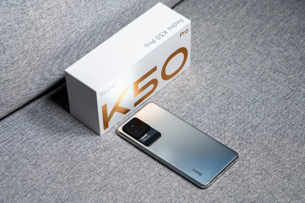 Redmi K50 Pro và hộp đựng cực sang.
