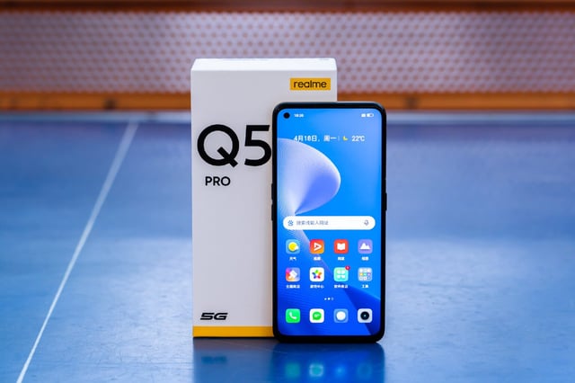 Trên tay Realme Q5 Pro: Thiết kế hiện đại, hiệu năng khoẻ, sạc siêu nhanh 80W.