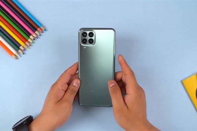So sánh Mi 11T với Samsung M33: Cuộc chiến không khoan nhượng