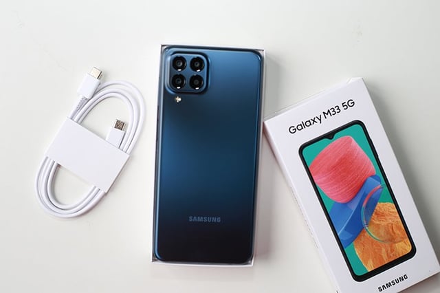 So sánh Mi 11 Lite 5G NE với Samsung M33: Đâu là kèo trên?