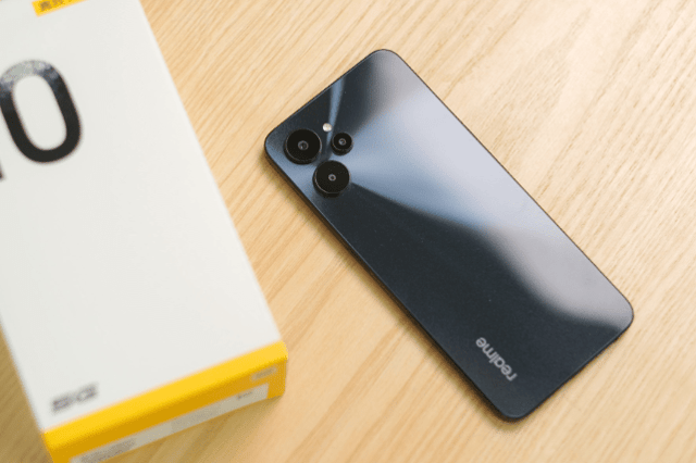 Trên tay Realme 10 5G: Máy tiêu chuẩn, thiết kế thời trang