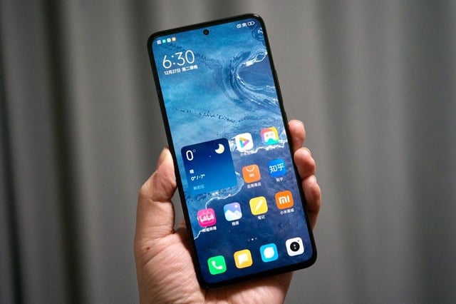 Top điện thoại pin trâu đáng mua nhất tháng 3