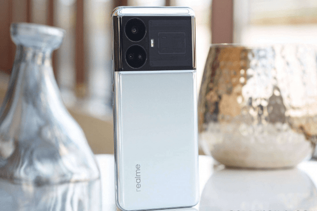 So sánh Realme GT5 5G với đối thủ khác