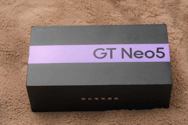 Trên tay Realme GT Neo 5 5G 150W phiên bản màu tím thơ mộng
