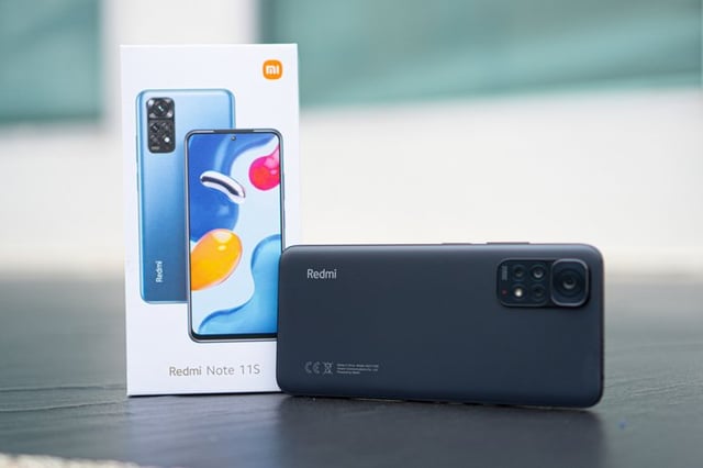 Trên tay Xiaomi Redmi Note 11S chính hãng DGW: Thiết kế vuông vức đẹp mắt, cấu hình ngon trong tầm giá