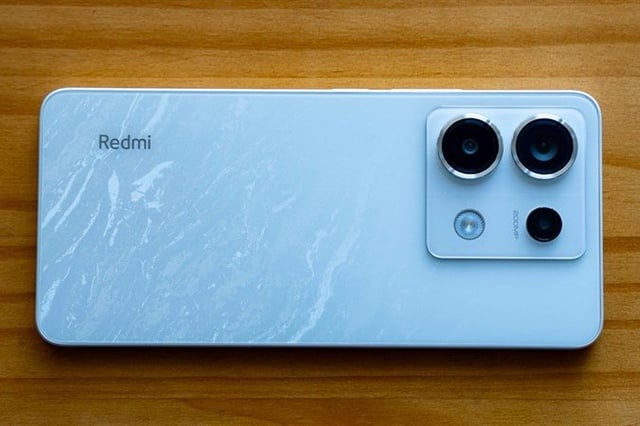 Top điện thoại đáng mua nhất tháng 6 dành cho phụ huynh, người cao tuổi