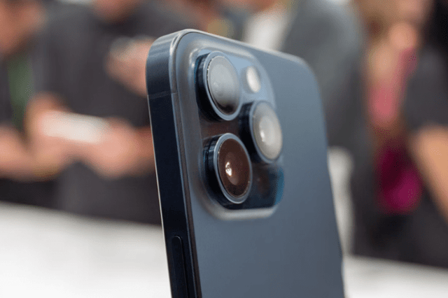 Có nên mua iPhone 15 Pro Max chính hãng không?