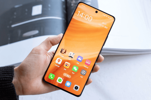 So sánh Realme GT5 Pro 5G với đối thủ khác