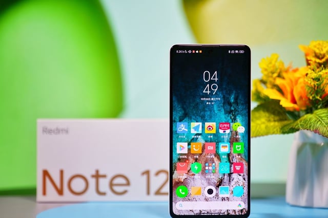 Top điện thoại đáng mua nhất tháng 4 dành cho học sinh, sinh viên