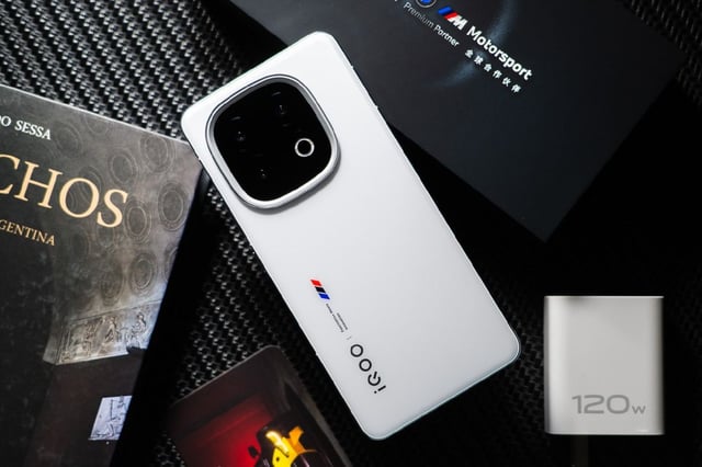 Top sản phẩm dành cho game thủ đáng mua nhất tháng 10/2025