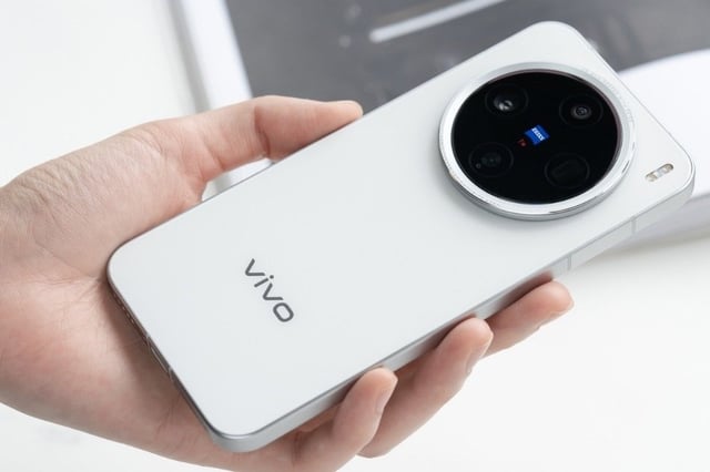 Vivo hé lộ smartphone nhỏ gọn 6.3 inch với pin khủng 7000 mAh