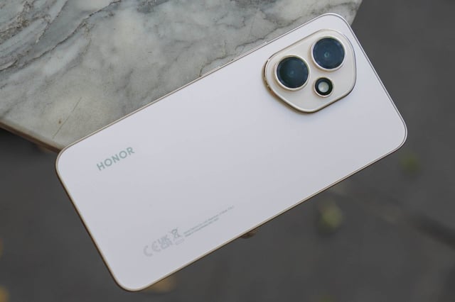 Honor 400 - smartphone AI tầm trung nổi bật với giá từ 13,5 triệu đồng