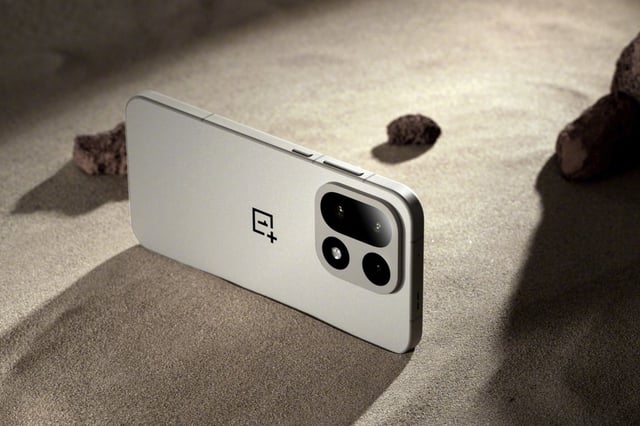 OnePlus 15: Bứt Phá Với Thiết Kế Gốm Độc Đáo Và Màn Hình 165Hz