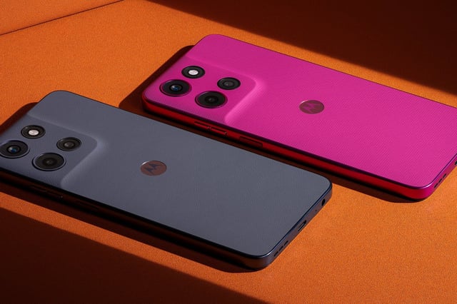 Motorola tung hai smartphone tầm trung với giá cực mềm