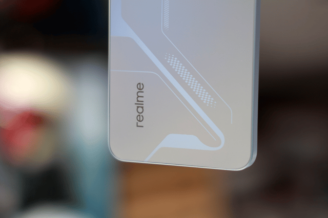 Xuất hiện mẫu realme 16 Pro Plus với thiết kế lạ mắt và nhiều tùy chọn bộ nhớ