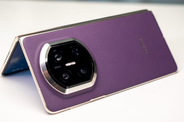 Cuộc chiến smartphone gập: Ai sẽ dẫn đầu?