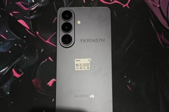 Galaxy S26 Plus bất ngờ xuất hiện trên mạng, giá chào bán gây sốc