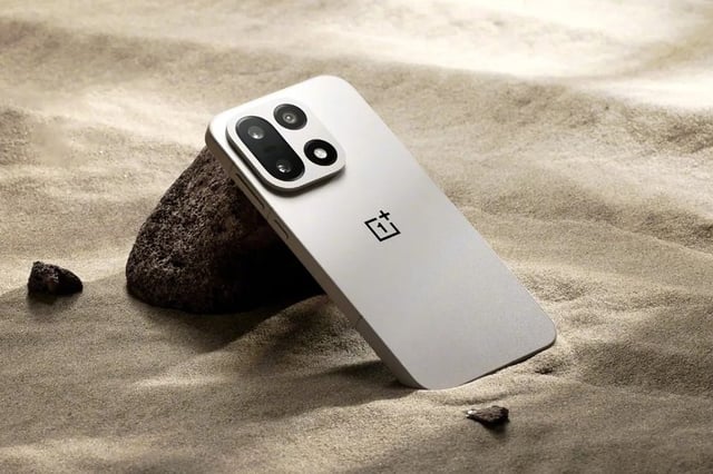 OnePlus 15T gây sốt với pin siêu khủng và màn hình tần số quét cao