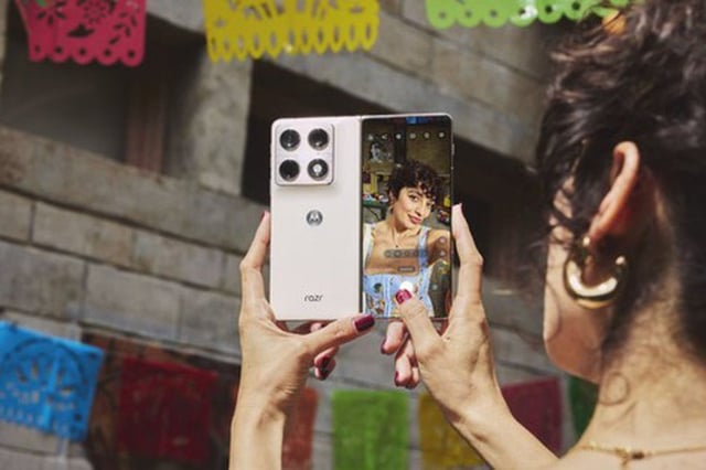 Motorola Razr fold gây bất ngờ với điểm camera vượt mặt nhiều đối thủ lớn