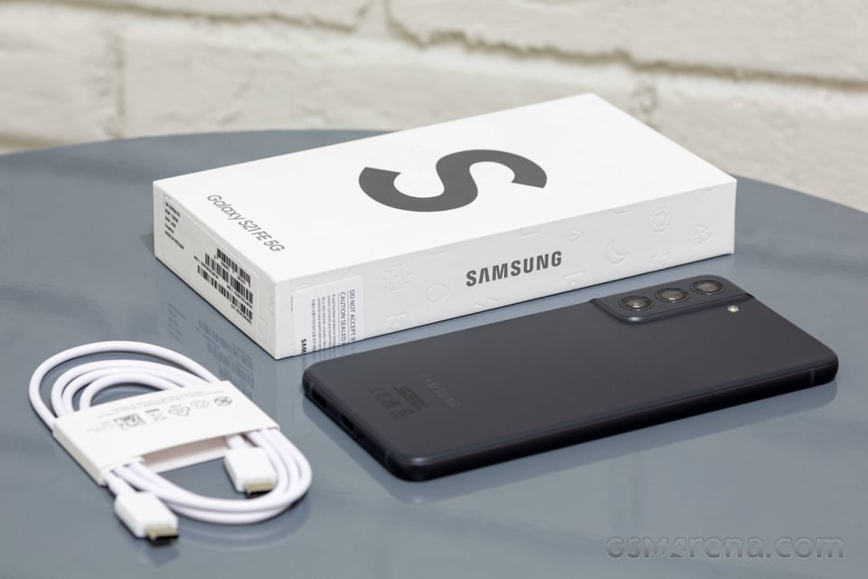 Hộp và phụ kiện của Samsung S21 FE