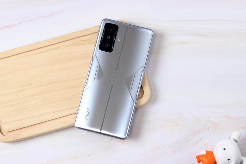 Redmi K50 Gaming ra mắt: Snapdragon 8 Gen 1 đi kèm tản nhiệt xịn, sạc nhanh 120W, có phiên bản Mercedes AMG giới hạn, giá từ 11.8 triệu đồng - Takimart