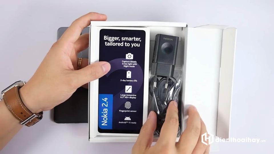 Hộp phụ kiện đầy đủ